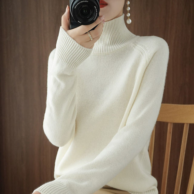 Women's Elegant Turtleneck Sweater – Soft Knit, Timeless Design