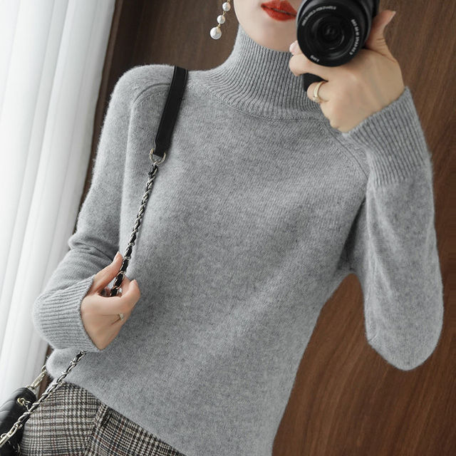 Women's Elegant Turtleneck Sweater – Soft Knit, Timeless Design