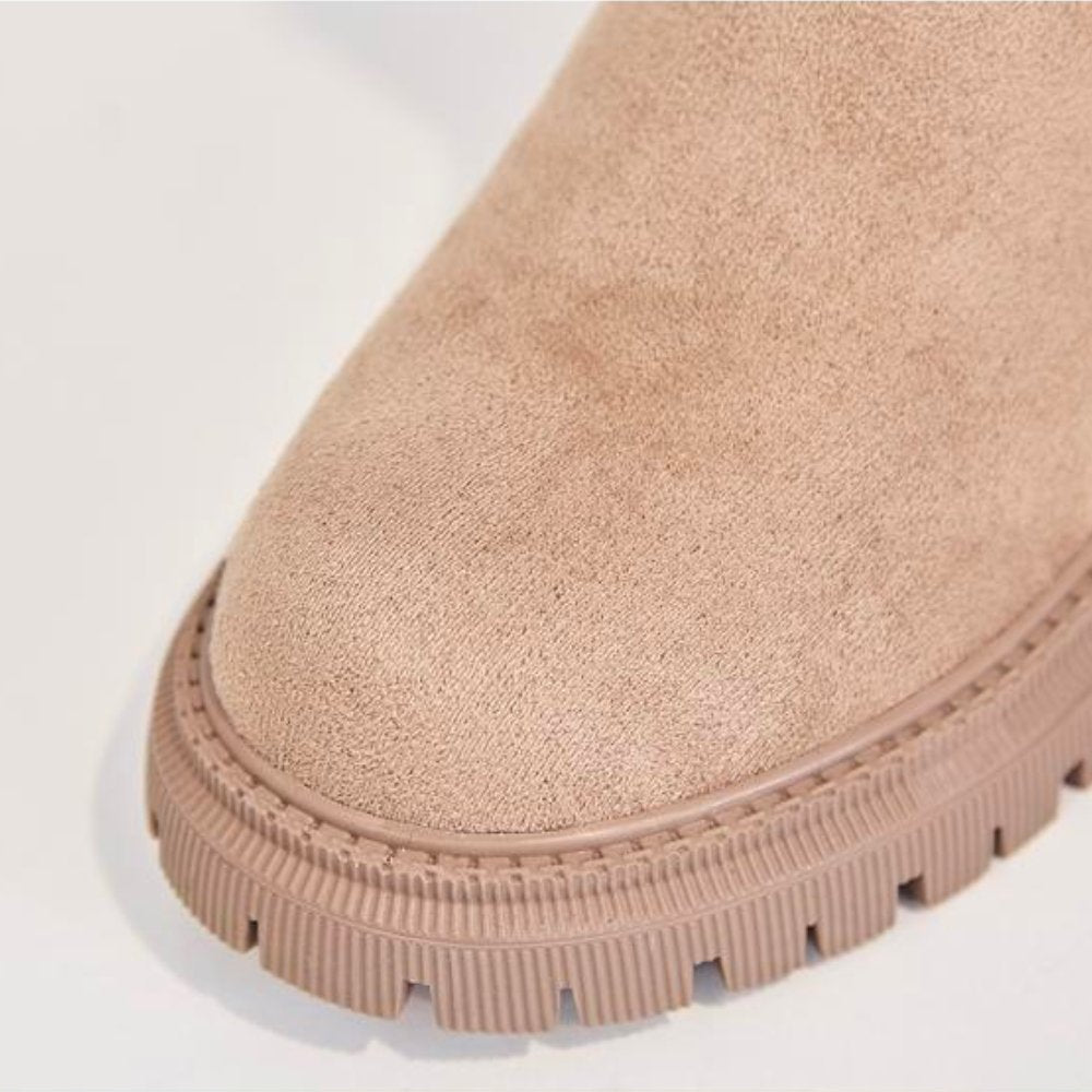 Casual Flat Ankle Boots with Zipper and Vegan Fur for Women | Great for Casual Days