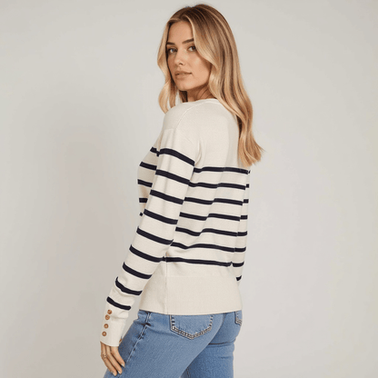 Damen Gestreifter Pullover – Weiche Baumwolle, Bequem und Stilvoll © 2025 Chicquemoda-Fotoshoot  5 