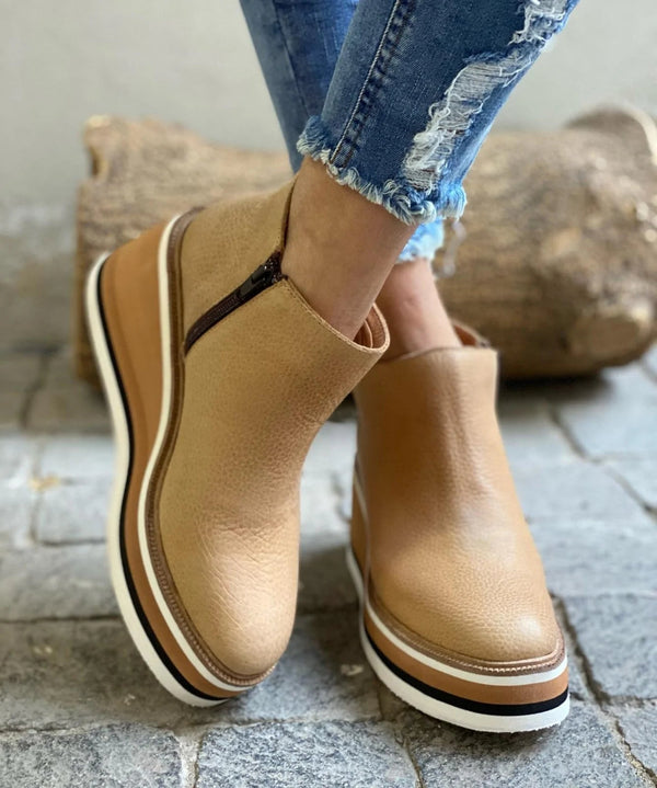 Women’s Elegant Waterproof Boots – Stylish & Durable